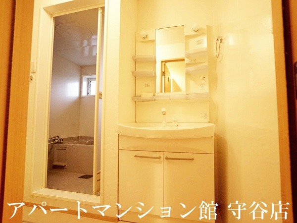 T'sキャッスルの独立洗面台