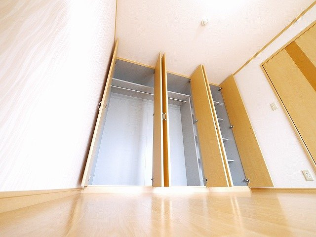 シャインヒルズⅠの収納|衣類の収納にも困らない広さです。