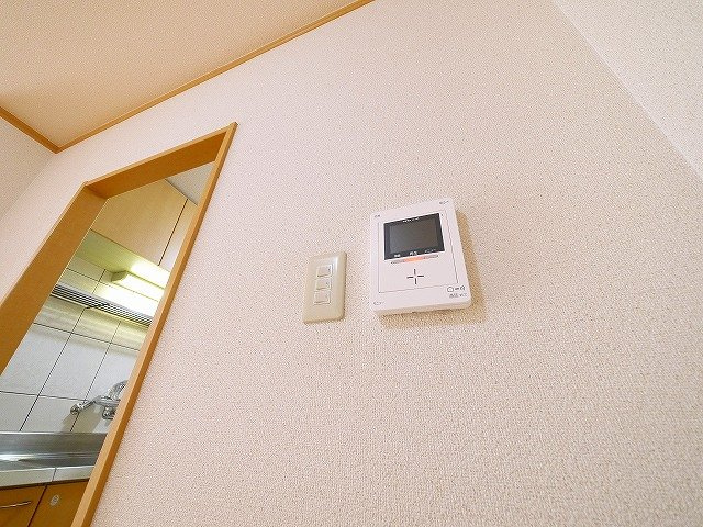 シャインヒルズⅠのセキュリティ|モニター付きインターホンがあれば安心ですね。