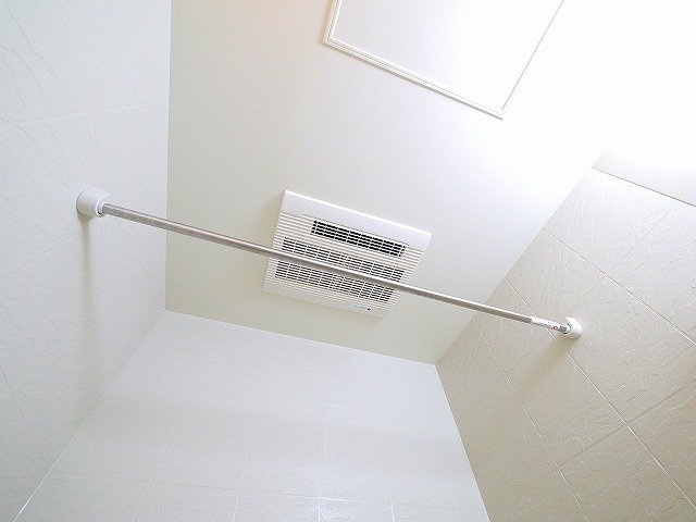シャインヒルズⅠの設備|浴室乾燥機があれば雨の日でも洗濯物が乾きます。