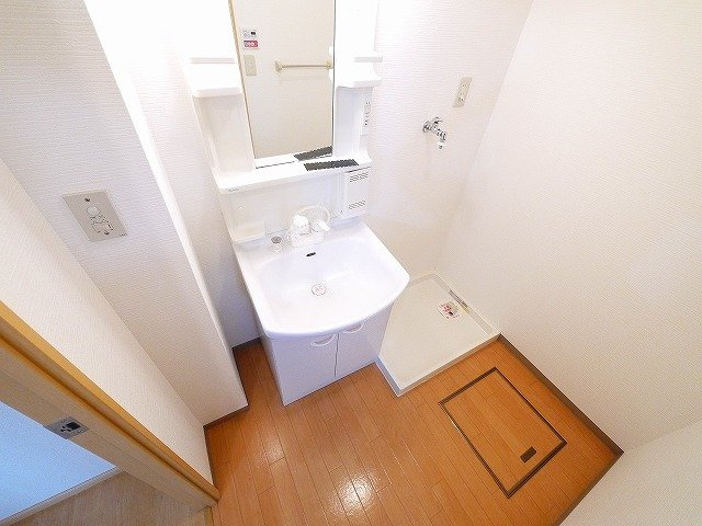 シャインヒルズⅠの洗面所|朝の身支度もしっかりできます。