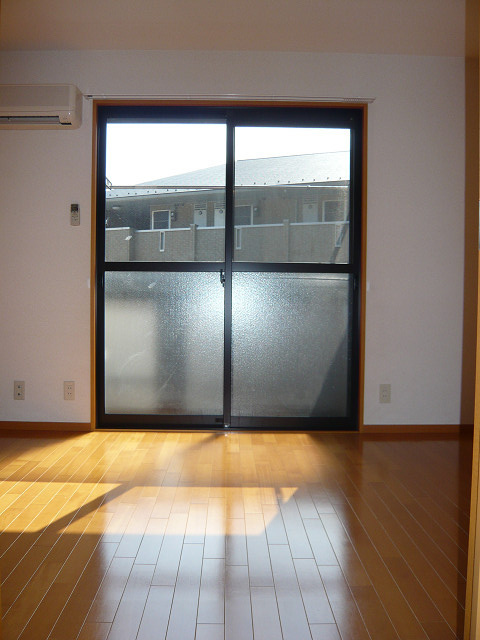 ジュネスIの洋室|南向き【ジュネスI】