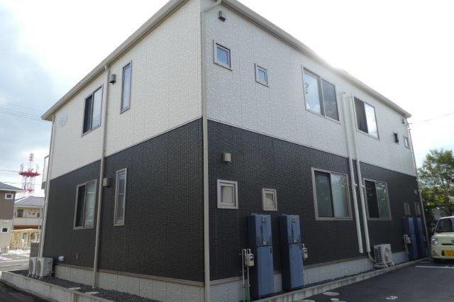 総社市小寺のアパートの外観