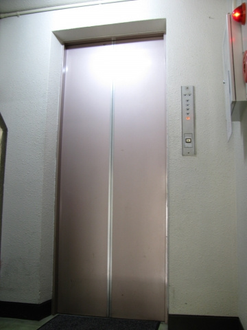 興正ビルのその他共用部分|エレベーター