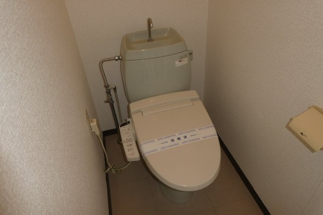 マンション西岡Ｂのトイレ|ウォシュレット