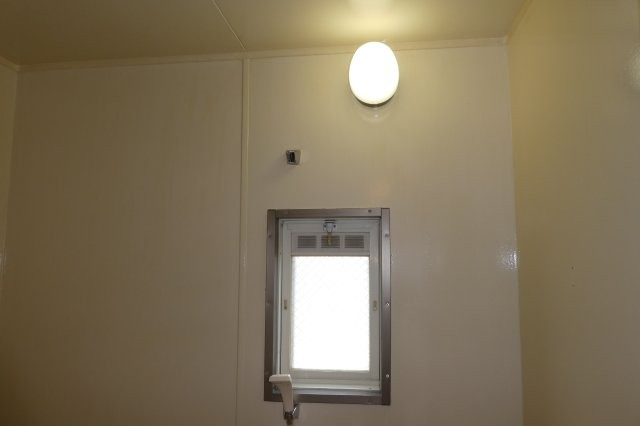 マンション西岡Ｂの浴室|浴室窓