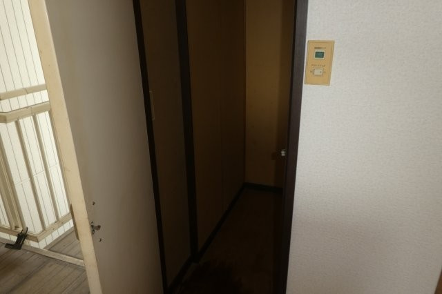 マンション西岡Ｂの収納|玄関横収納
