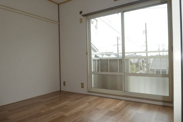 マンション西岡Ｂの居間・リビング|洋室