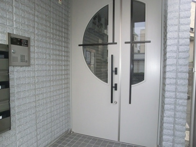 【エントランス】 | メゾンかりん | 安心のオートロック付きエントランス☆