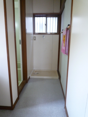 木下邸の内装|室内洗濯機置場