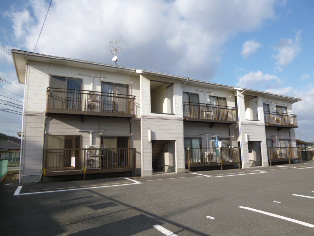倉敷市山地のアパートの外観