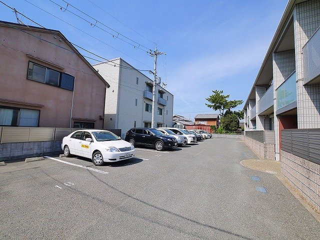 ラフィナートＢ・Ｃの駐車場|駐車場があります