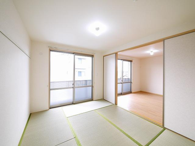 ラフィナートＢ・Ｃの寝室|明るい和室です