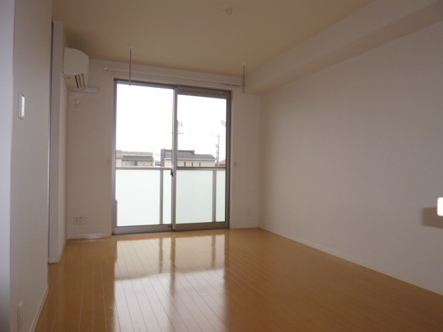 カーサ・ヴィアソーレＡの居間・リビング