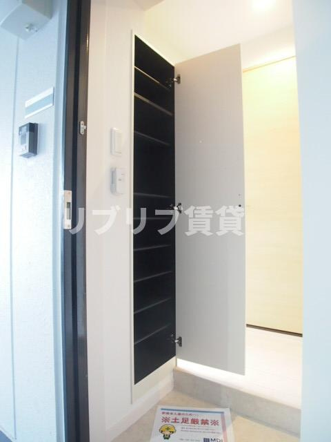 リブリ・エイリアスの玄関