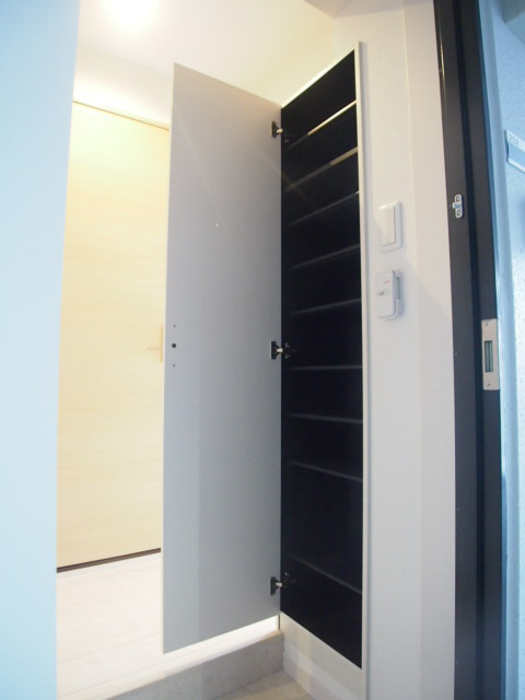 リブリ・エイリアスの玄関