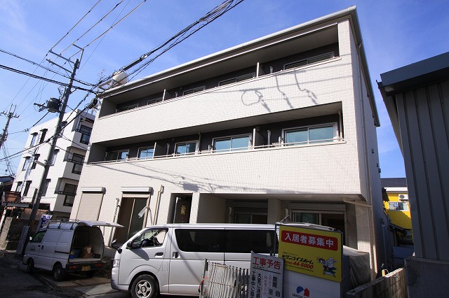 ロイヤルヒルズ富雄B