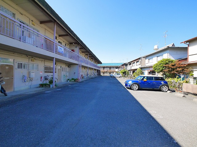 ニュー芝ハイツの駐車場|駐車場があるので、車を買う予定の方も安心です
