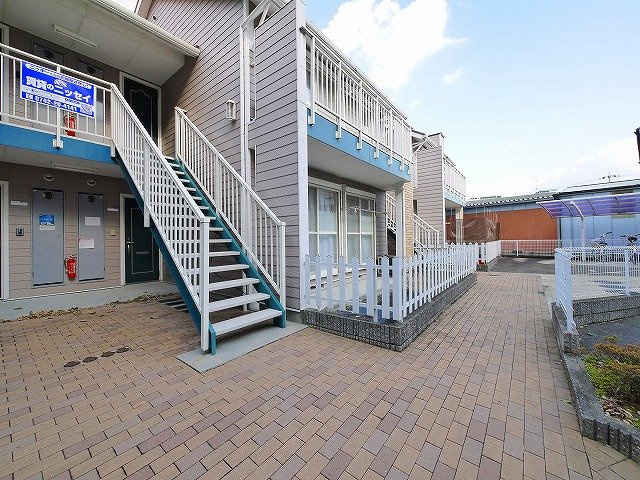 エーデルワイスのエントランス|出入りのしやすいおしゃれなエントランス