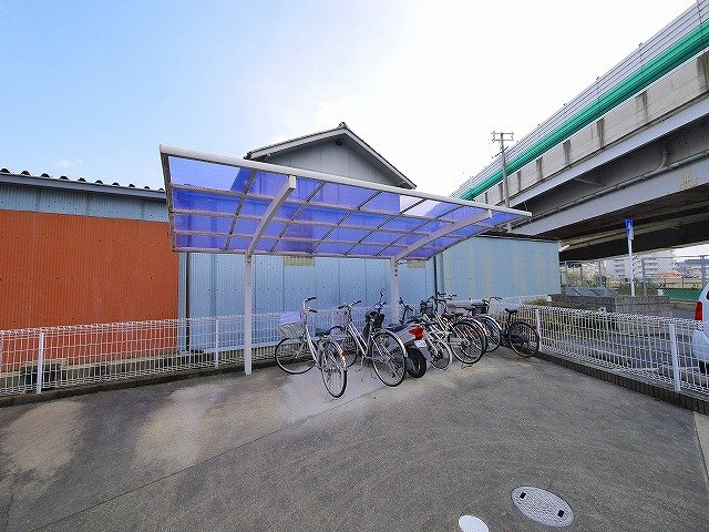 エーデルワイスのその他共用部分|駐輪場もゆとりのある広さです