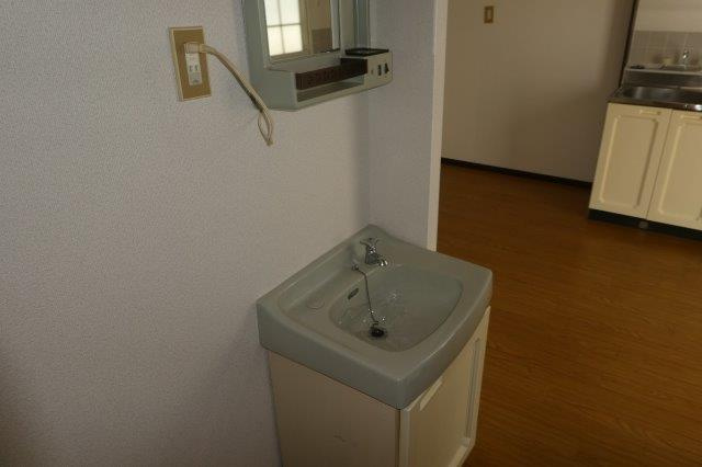 倉敷市中庄のアパートの独立洗面台