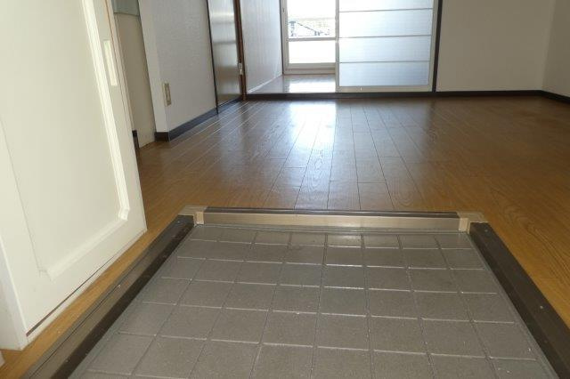 倉敷市中庄のアパートの玄関