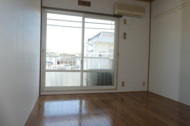 中庄サンプラザＢの居間・リビング|洋室