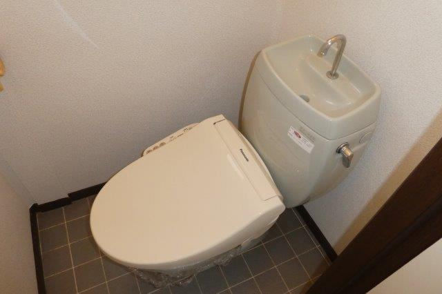 倉敷市中庄のアパートのトイレ|ウォシュレット