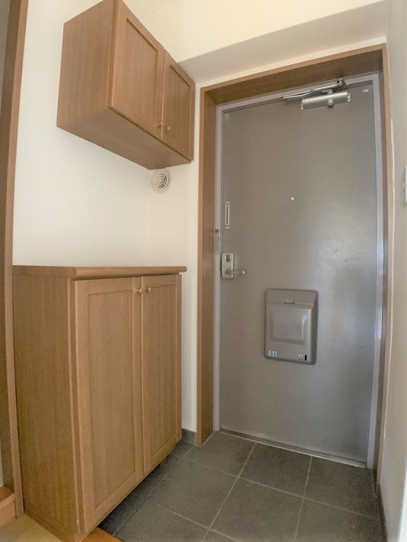 プラザ本町イーストの玄関