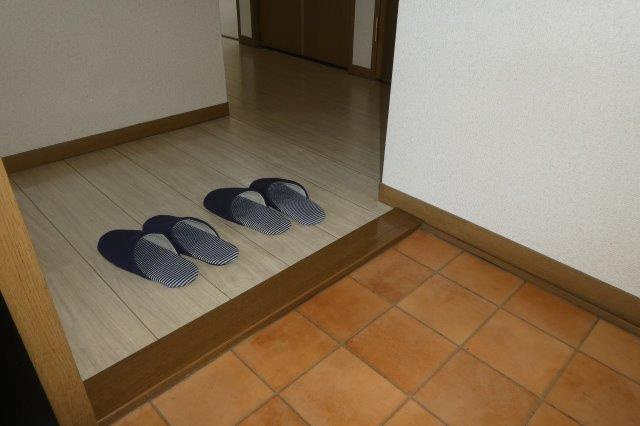 コニファーガーデン１の玄関