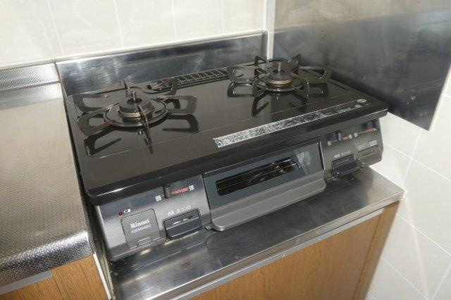 コニファーガーデン１のキッチン|2口ガスコンロ