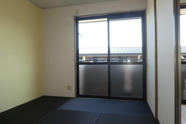 コニファーガーデン１の居間・リビング|和室（モダン畳）