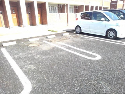 【駐車場】 | ラフィーネＣ