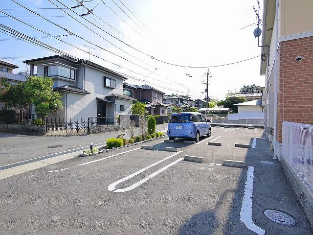 ジェルメ中山Ａの駐車場|駐車場です