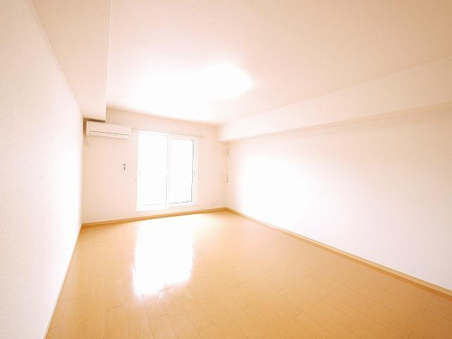 ジェルメ中山Ａの居間・リビング|ゆったり過ごせるリビングです