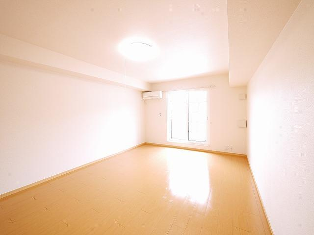 ジェルメ中山Ａの居間・リビング|ゆったり過ごせるリビングです