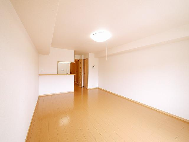 ジェルメ中山Ａの居間・リビング|ゆったり過ごせるリビングです