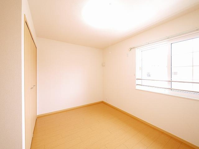 ジェルメ中山Ａの寝室|開放的な寝室です