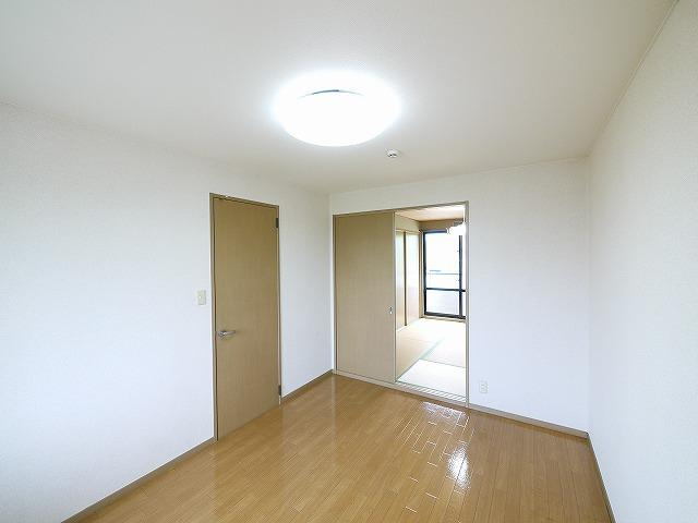 エントピア梅美　B棟の洋室