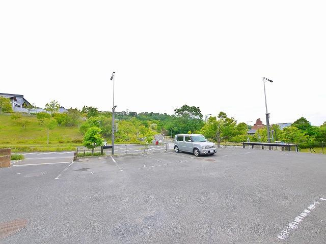 エントピア梅美　B棟の駐車場