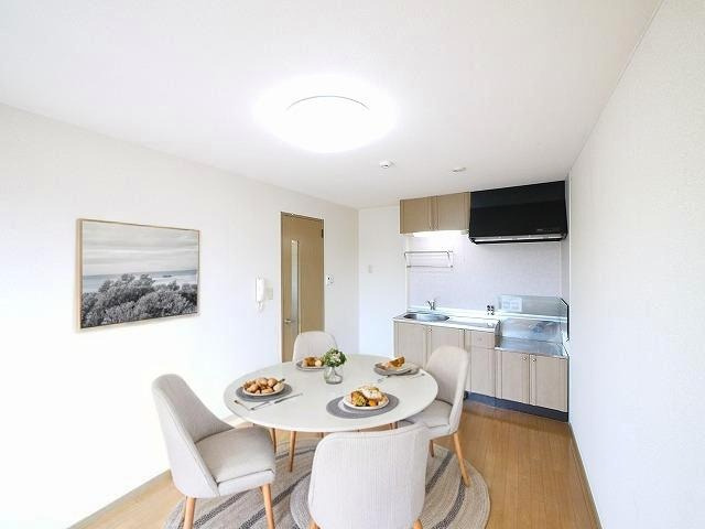 エントピア梅美　B棟の居間・リビング|CGで家具等を配置したもので家具等は含まれません
