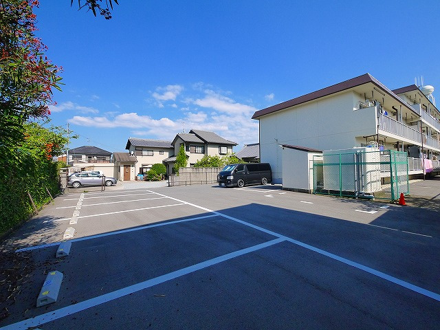 菅原三和マンションの駐車場|駐車場に車を止められます