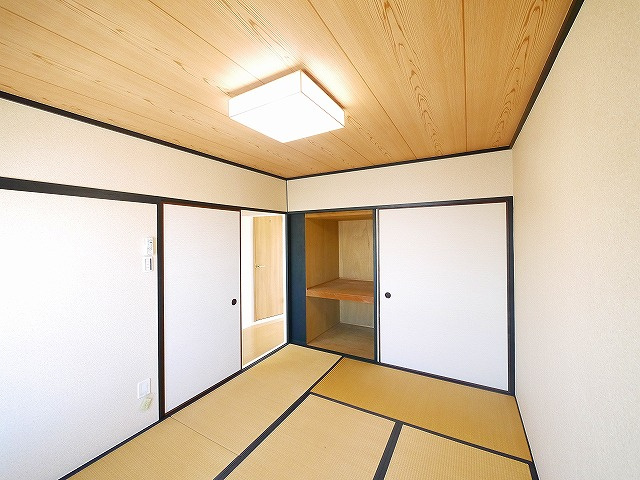 菅原三和マンションの寝室|開放的な寝室です