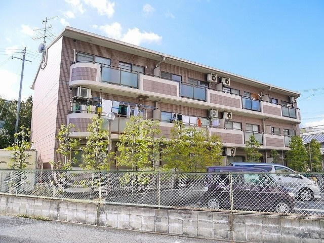 プレ東生駒の外観