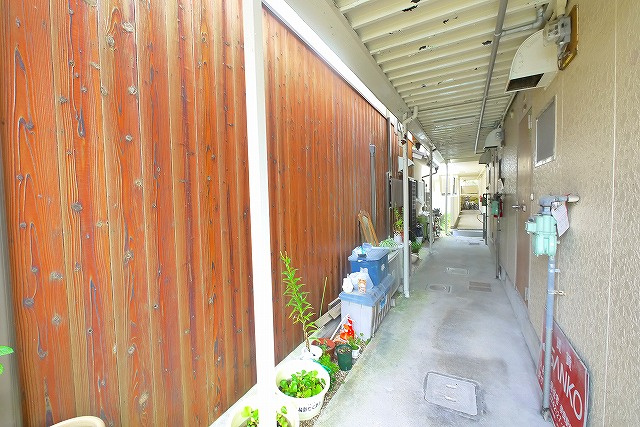 城戸ハイツ西棟のロビー|建物の内部です