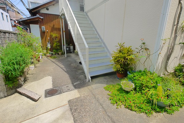 城戸ハイツ西棟のエントランス|共用スペース