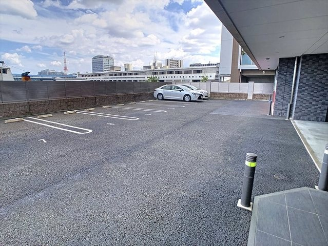モントーレ　セントラルベイスタイルの駐車場|モントーレ　セントラルベイスタイル（1LDK）　駐車場