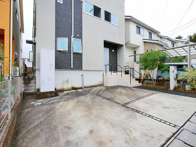 柳町一戸建の駐車場