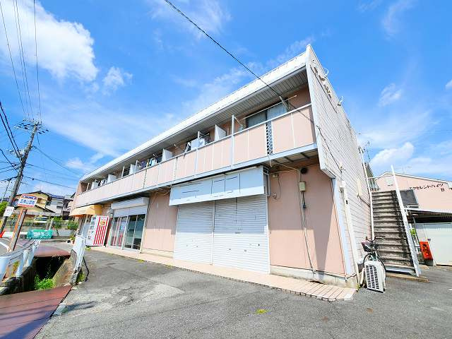 西山ハイツの外観