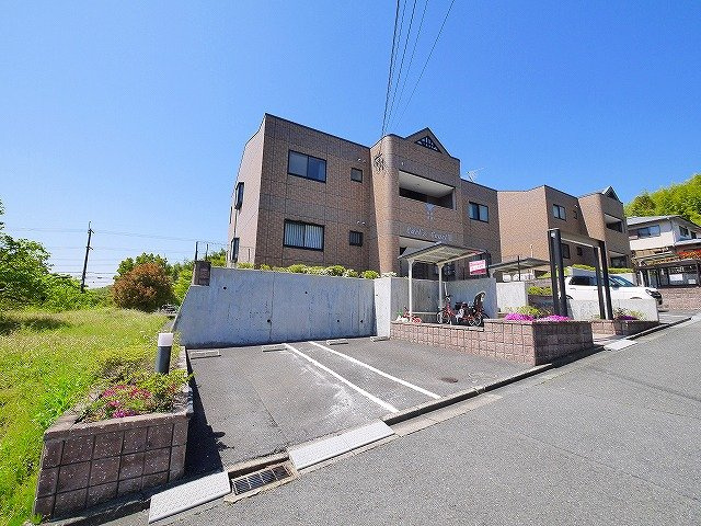 アールズコートⅡの駐車場